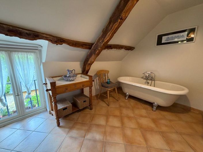Image No.9-2 Bed Property for sale