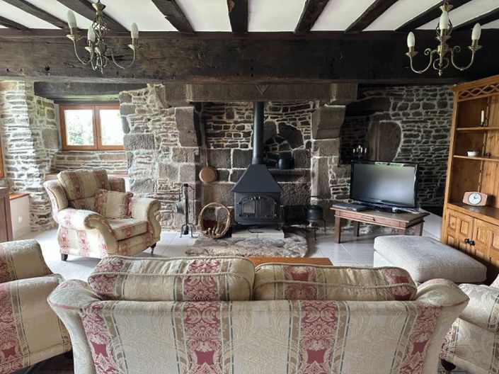 Image No.2-4 Bed Property for sale