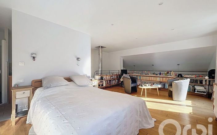 Image No.10-3 Bed Property for sale