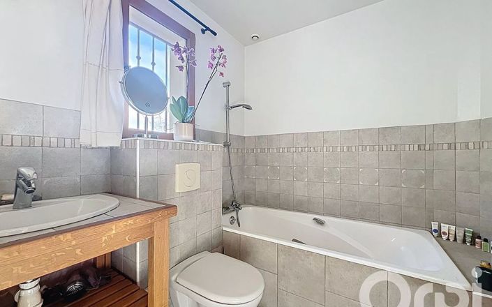 Image No.14-3 Bed Property for sale