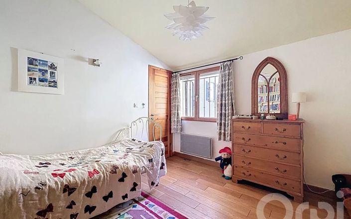 Image No.16-3 Bed Property for sale