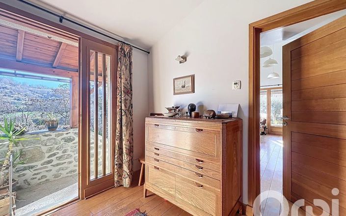 Image No.18-3 Bed Property for sale