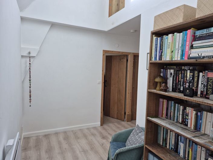 Image No.19-3 Bed Property for sale