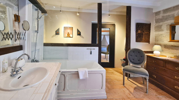 Image No.30-2 Bed Property for sale