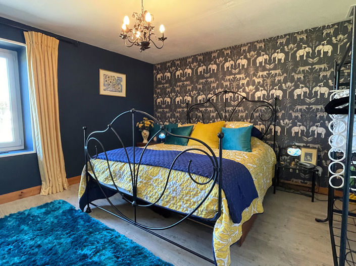 Image No.10-6 Bed Property for sale