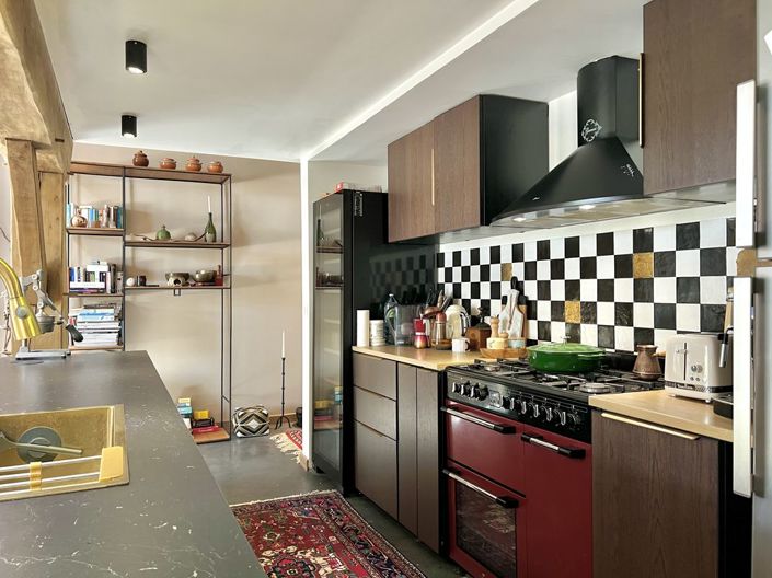Image No.19-3 Bed Property for sale