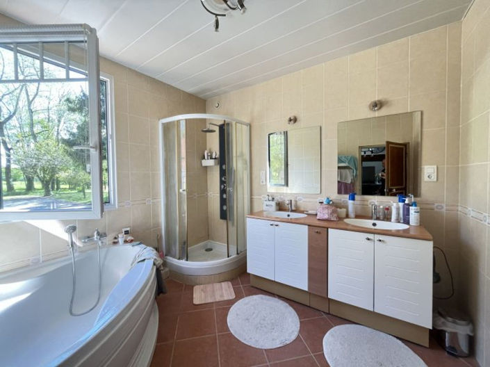 Image No.18-4 Bed Property for sale