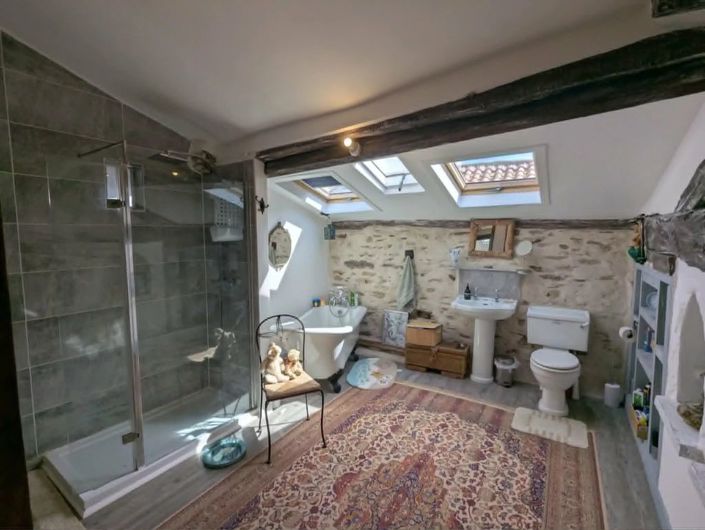 Image No.11-3 Bed Property for sale