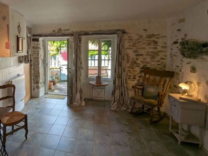 Image No.12-3 Bed Property for sale