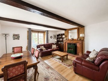 maison-individuelle-6-pieces-villecomtal-sur-
