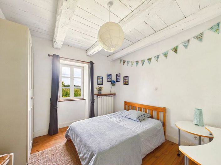 Image No.14-6 Bed Property for sale
