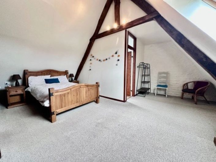 Image No.10-5 Bed Property for sale