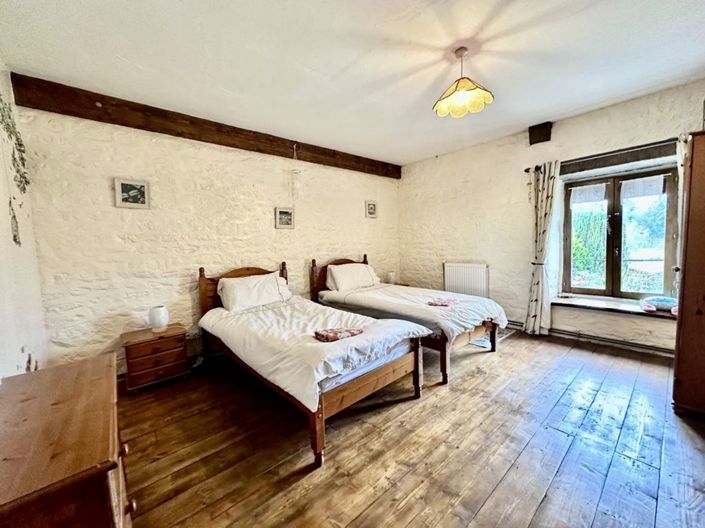 Image No.12-5 Bed Property for sale