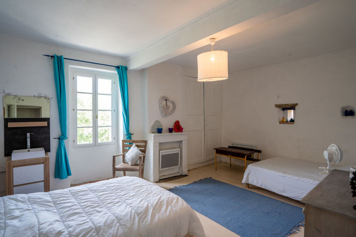Image No.16-4 Bed Property for sale