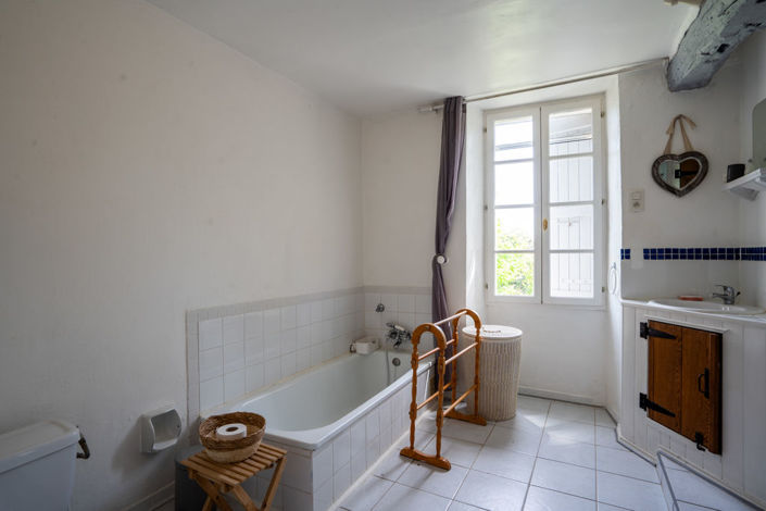 Image No.17-4 Bed Property for sale