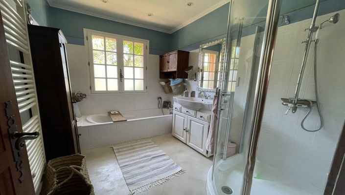Image No.16-3 Bed Property for sale