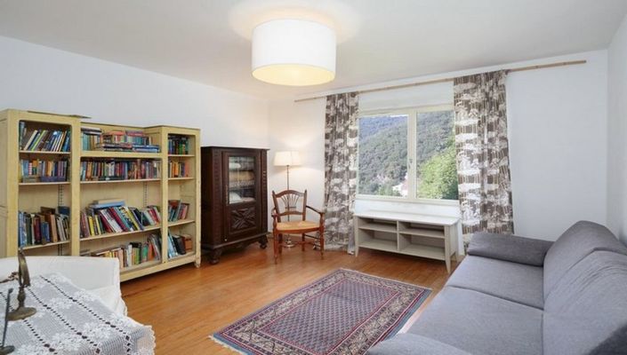 Image No.19-6 Bed Property for sale