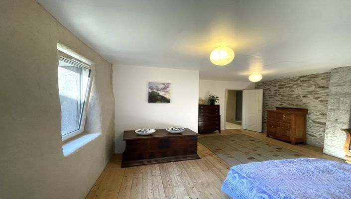 Image No.22-6 Bed Property for sale