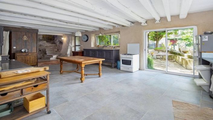 Image No.8-6 Bed Property for sale
