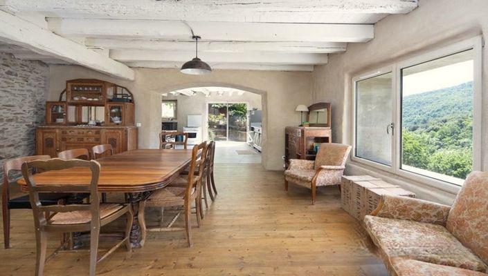 Image No.9-6 Bed Property for sale