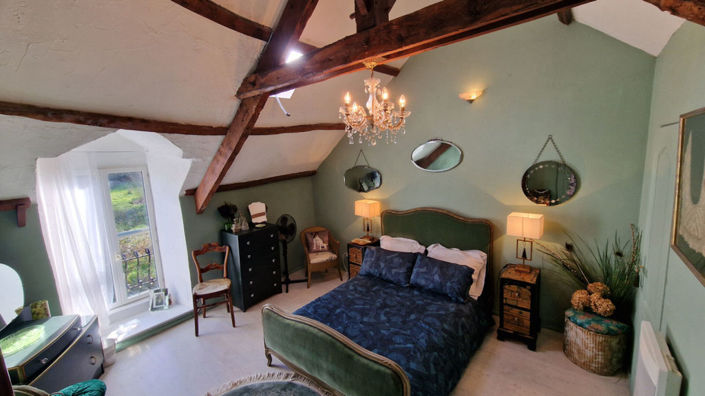 Image No.10-3 Bed Property for sale