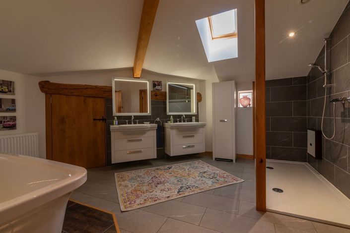 Image No.18-3 Bed Property for sale