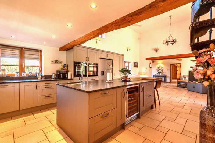 Image No.8-3 Bed Property for sale