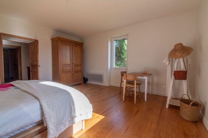 Image No.17-4 Bed Property for sale