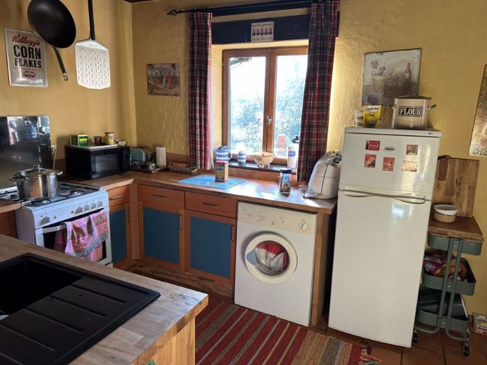 Image No.18-6 Bed Property for sale