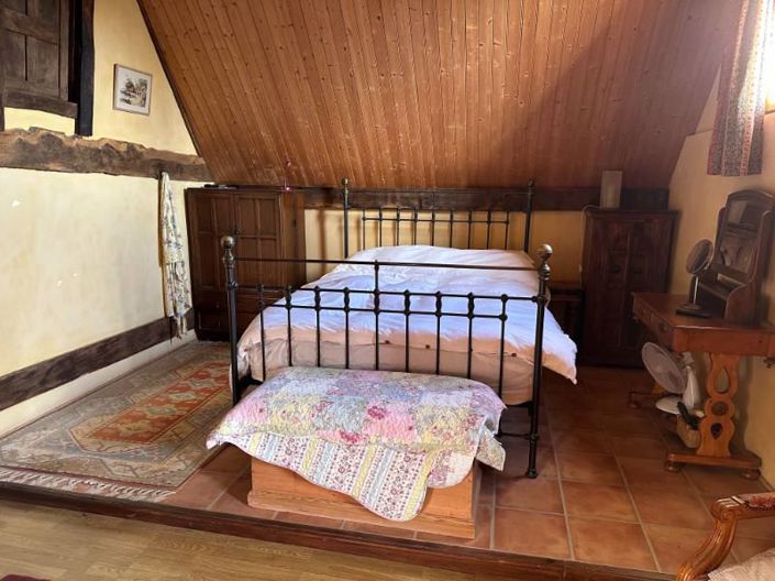 Image No.26-6 Bed Property for sale