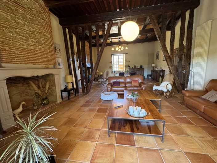 Image No.2-5 Bed Property for sale