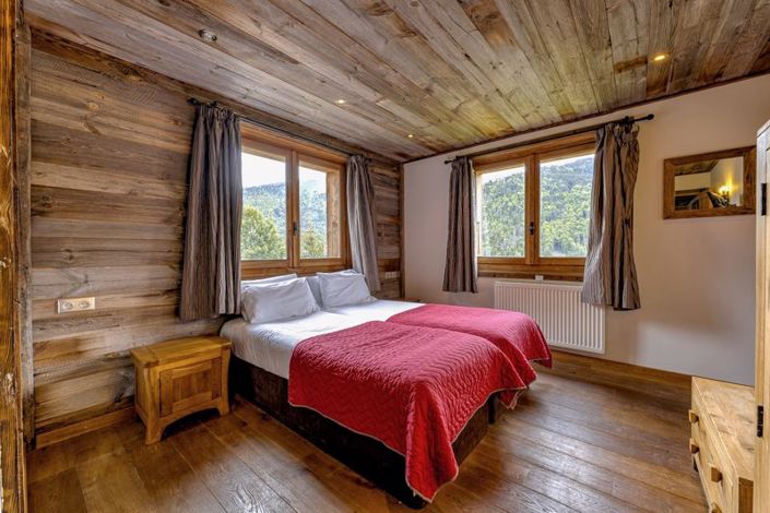Image No.26-7 Bed Property for sale