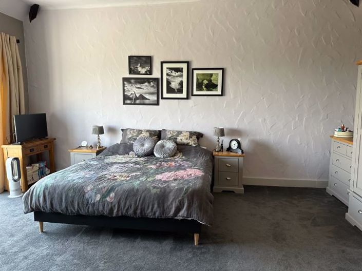 Image No.6-3 Bed Property for sale