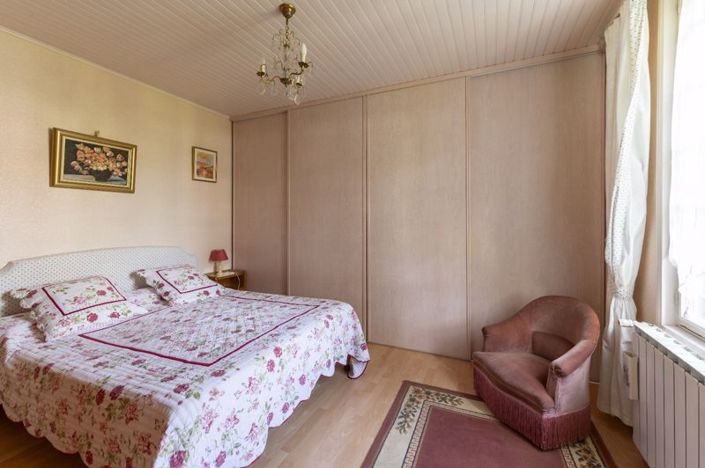 Image No.18-6 Bed Property for sale