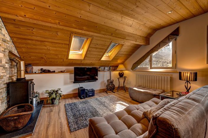 Image No.8-7 Bed Property for sale