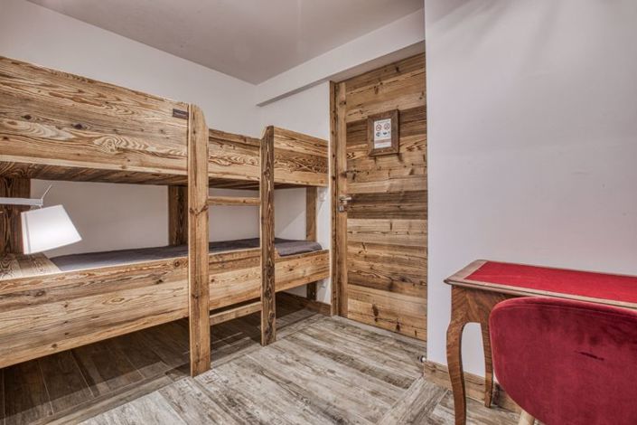 Image No.24-8 Bed Property for sale