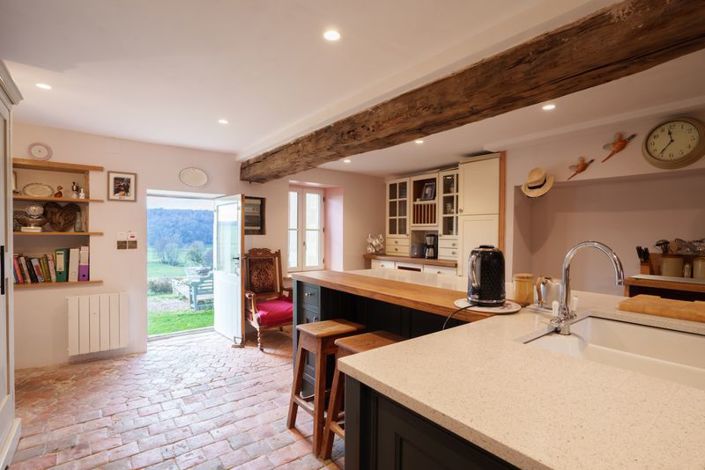 Image No.5-6 Bed Property for sale