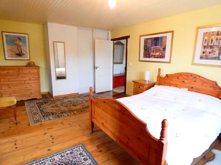 Image No.11-3 Bed Property for sale
