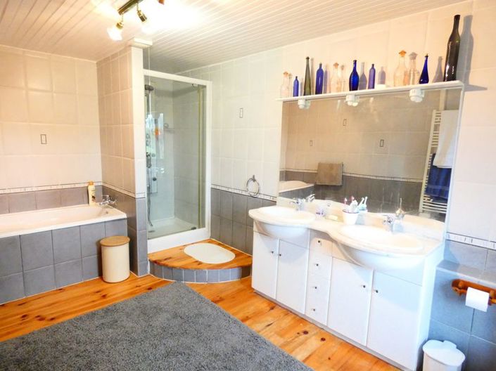 Image No.13-3 Bed Property for sale