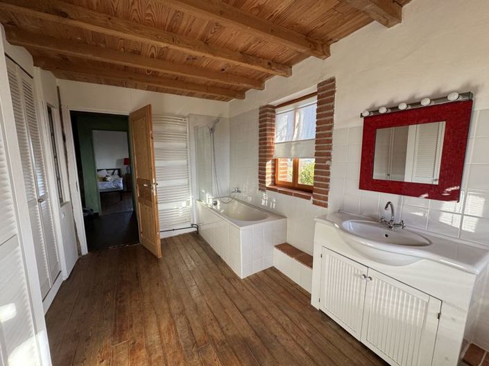 Image No.8-6 Bed Property for sale