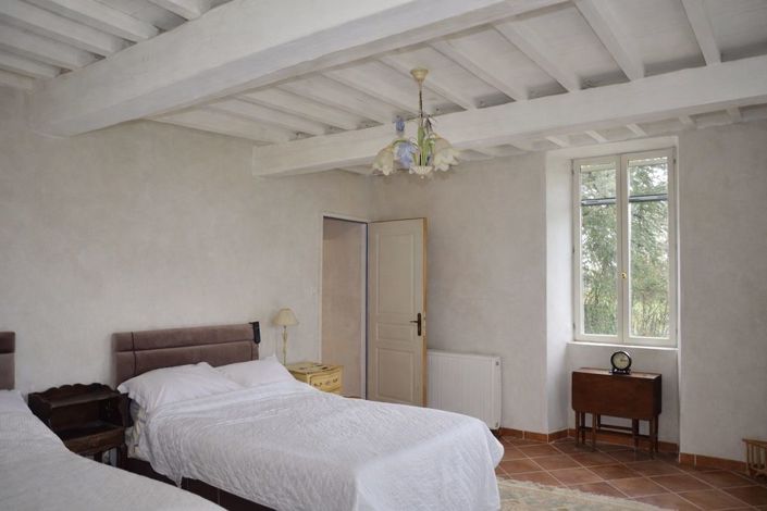 Image No.12-3 Bed Property for sale