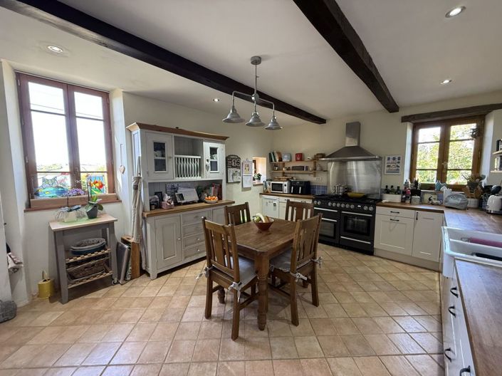 Image No.2-5 Bed Property for sale