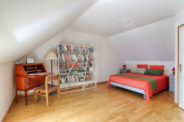 Image No.16-3 Bed Property for sale