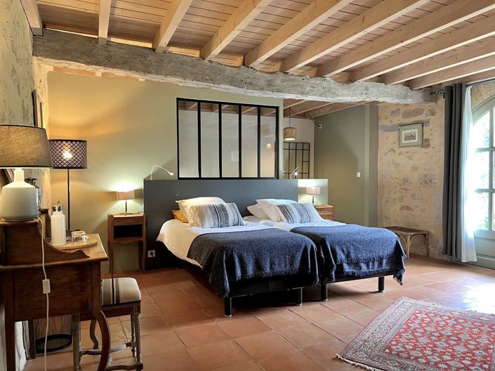 Image No.24-6 Bed Property for sale