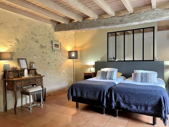 Image No.25-6 Bed Property for sale