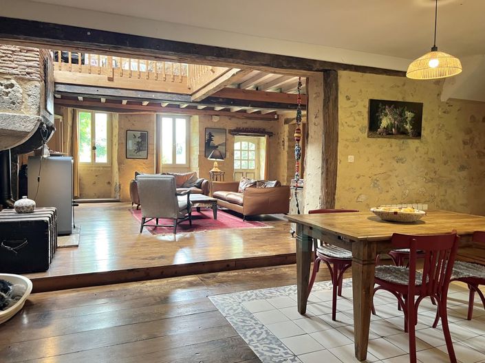 Image No.32-6 Bed Property for sale