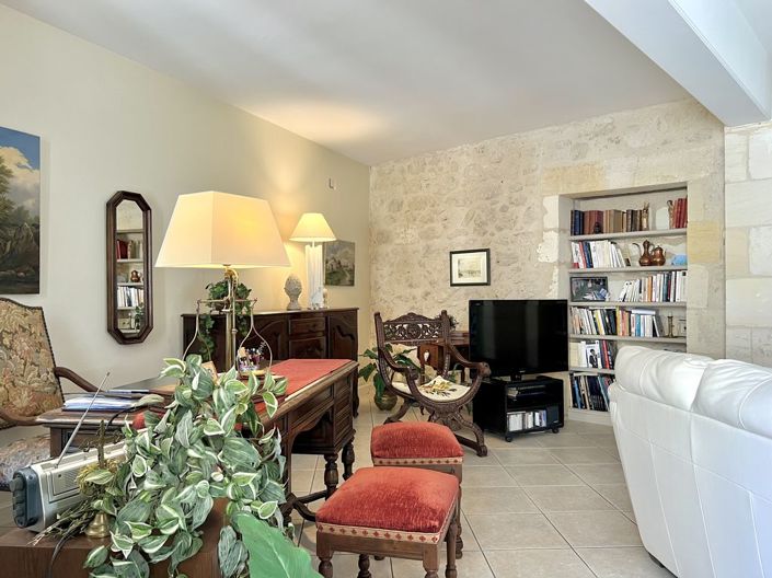 Image No.12-3 Bed Property for sale