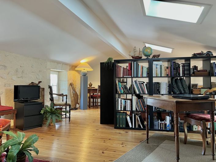 Image No.23-3 Bed Property for sale