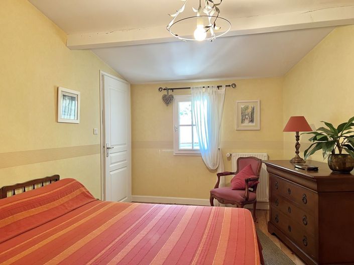 Image No.28-3 Bed Property for sale