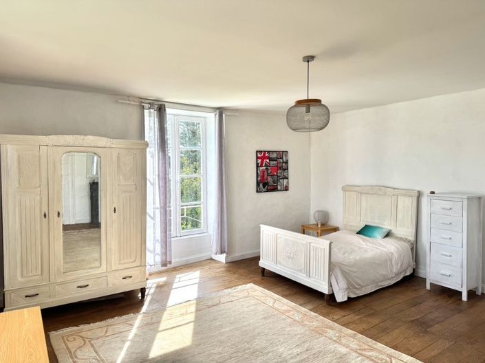 Image No.14-7 Bed Property for sale